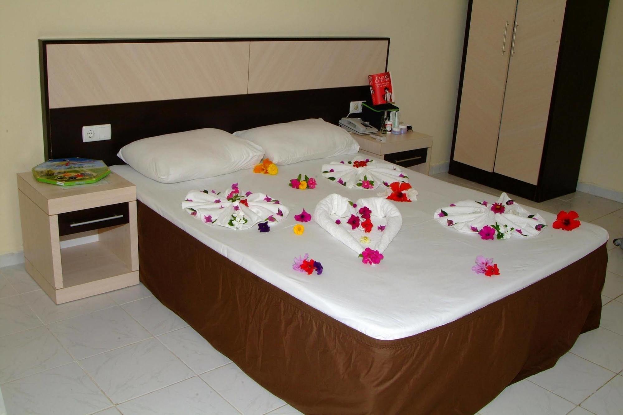 Side Beach Club Ngoại thất bức ảnh